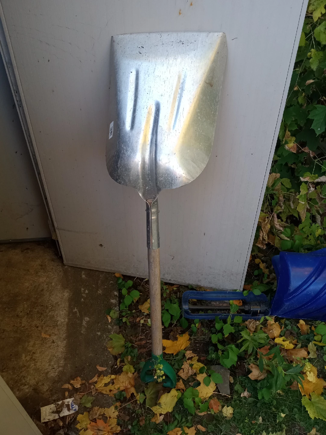 Metal Snow Shovel - photo 2