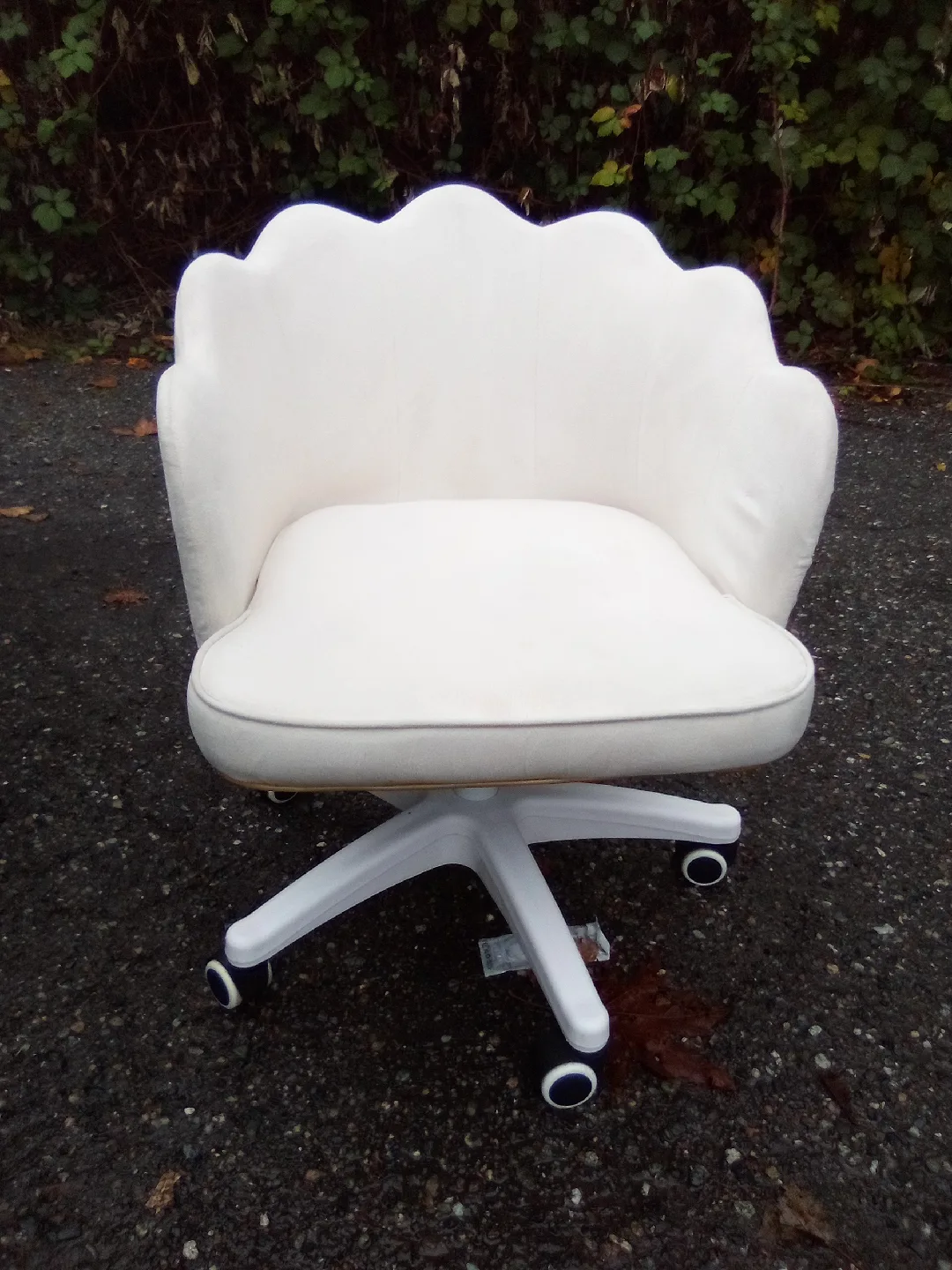 White Scalloped Swivel Chair thumbnail