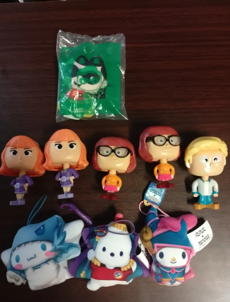 McDonald's Scooby Doo bobbleheads & Hello Kitty Plushies thumbnail