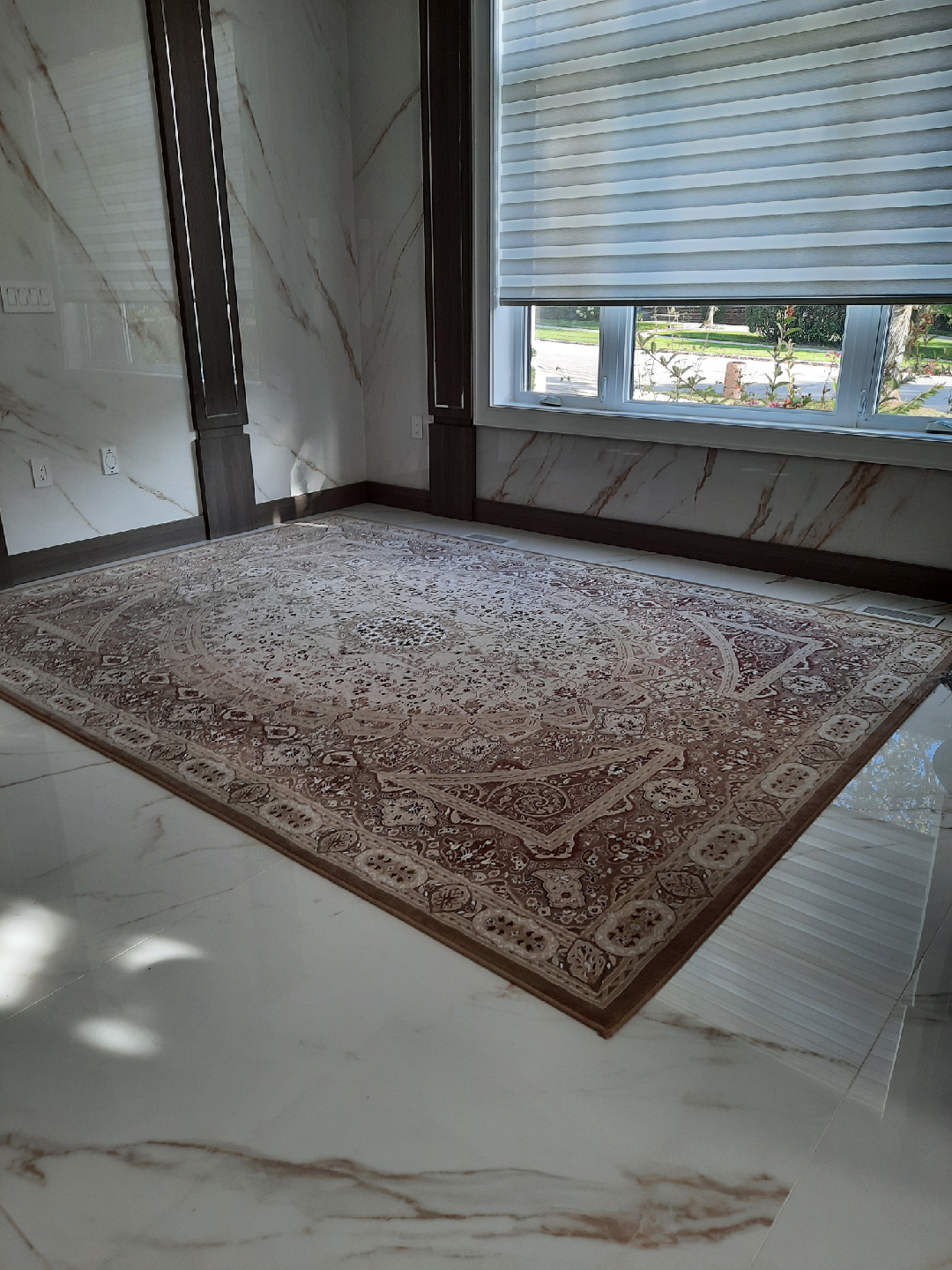 Niagara Collection Brown/Ivory Area Rug