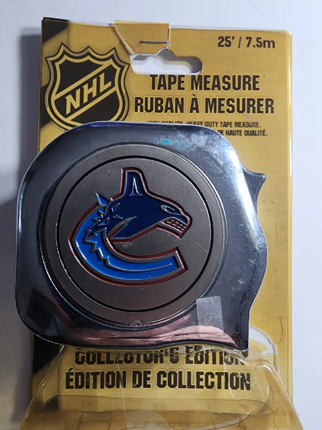 NHL Vancouver Canucks Tape Measure - Collector's Edition image indicator(2)