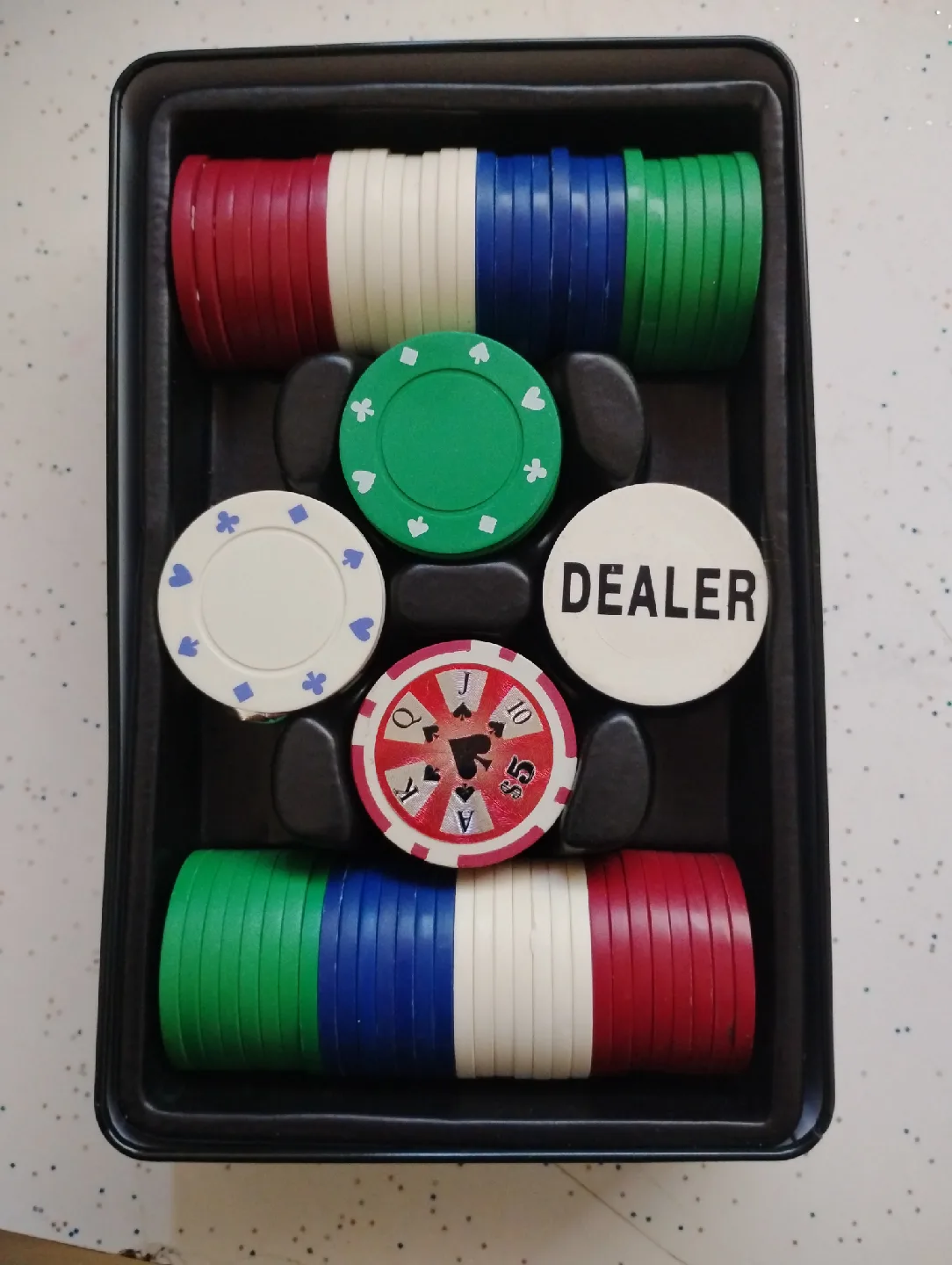 Cardinal 100 Dual-Toned Poker Chips Set image indicator(2)