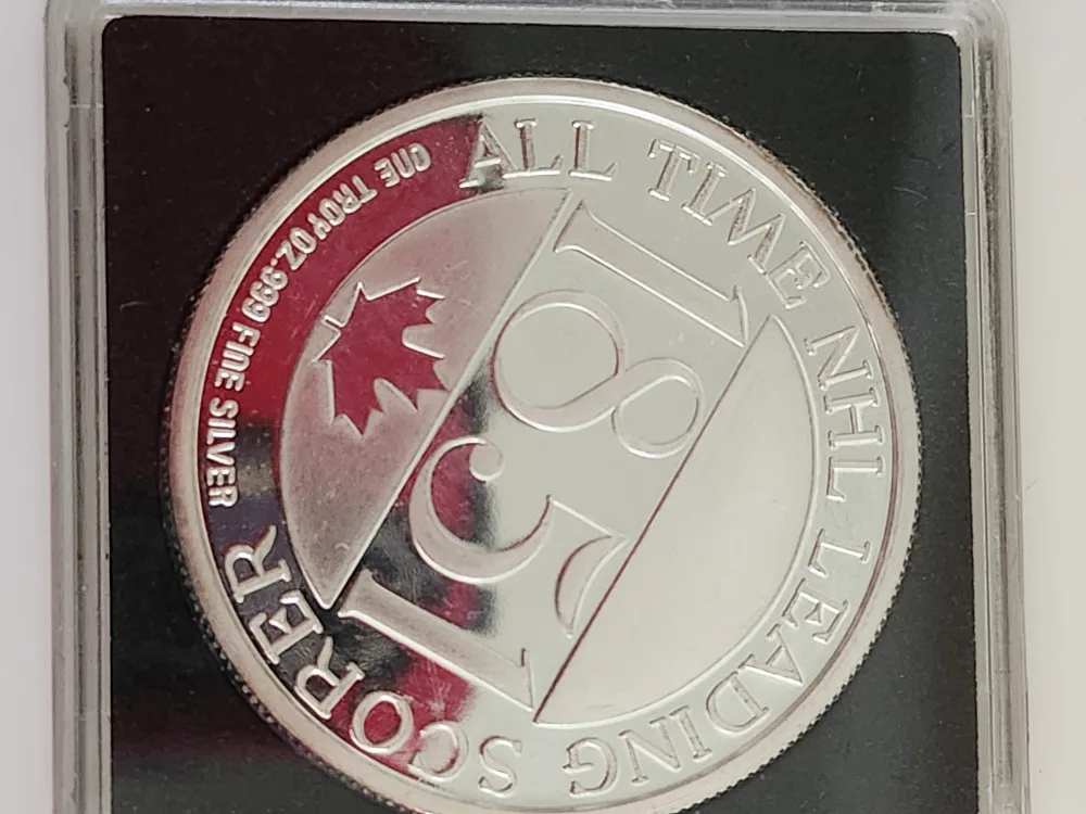 Wayne Gretzky Limited Edition Silver Coin image indicator(2)
