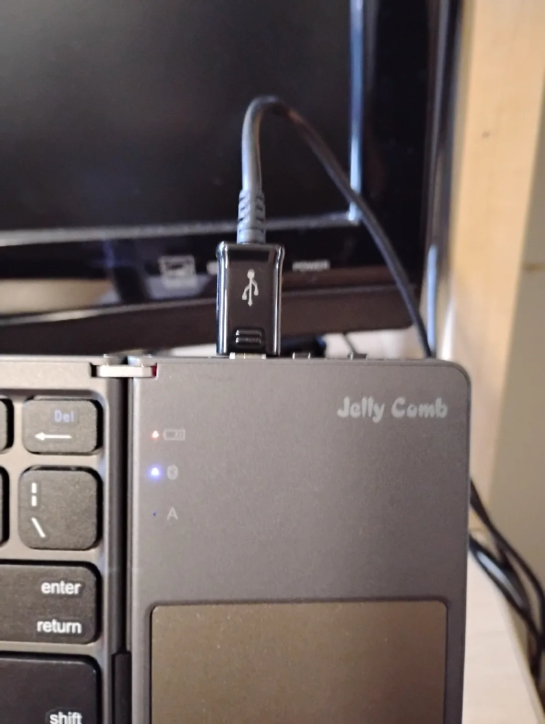 Jelly Comb Folding Bluetooth Keyboard with Touchpad image indicator(2)