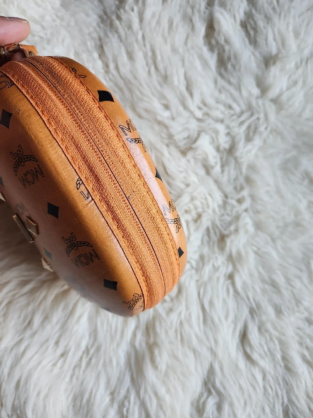 AUTHENTIC MCM  X BEATS HEADPHONE CASE image indicator(3)