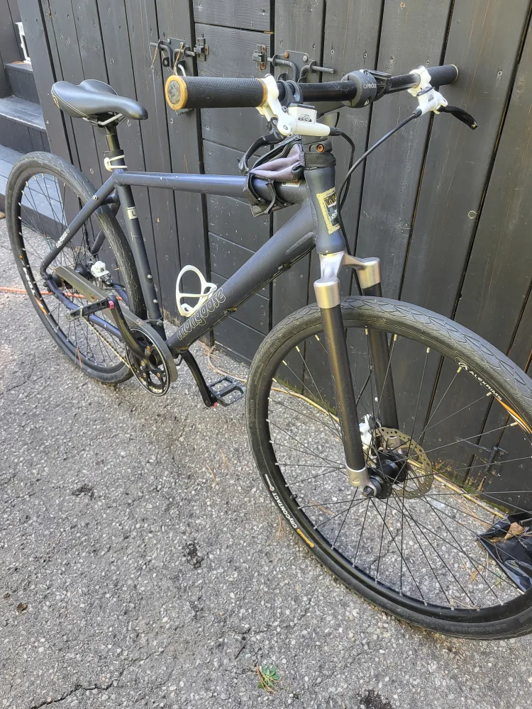 Mongoose Hybrid Bike - image indicator(2)