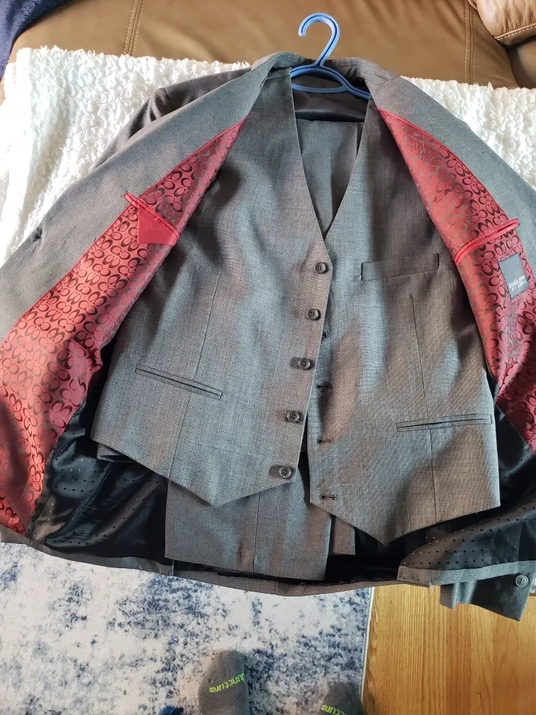 2 Giulio Morelli Men's Grey Suit image indicator(3)