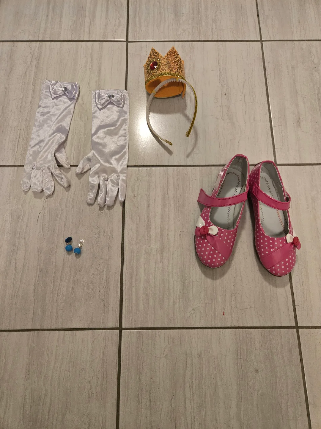 Princess Peach Costume with Accessories image indicator(2)