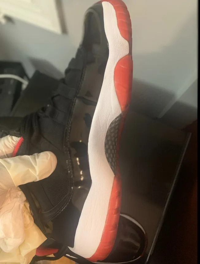 Jordan 11 Retro Bred thumbnail