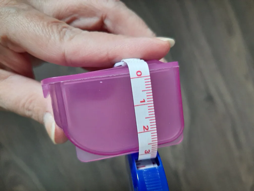 Pink Weekly Pill Organizer image indicator(3)