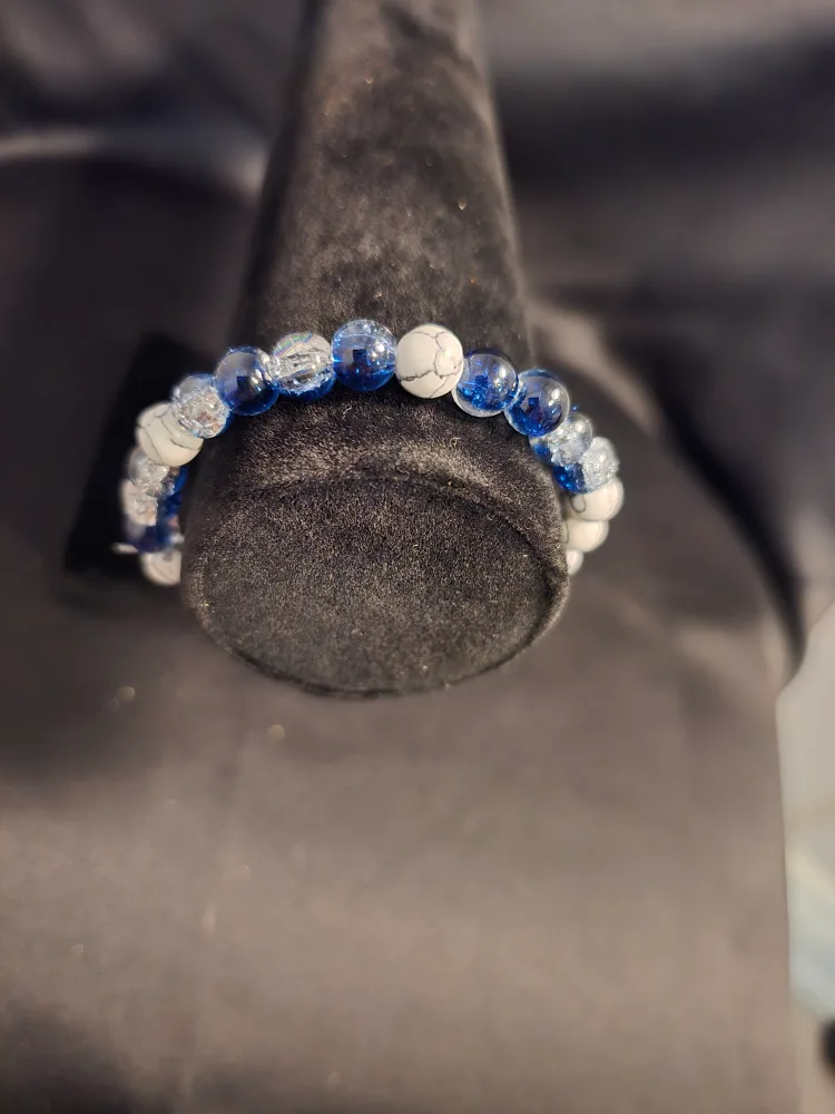 Toronto Maple Leafs Beaded Bracelet image indicator(2)