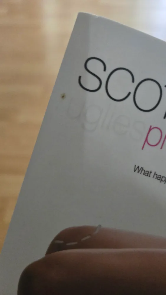 Uglies & Pretties Book Set by Scott Westerfeld image indicator(6)