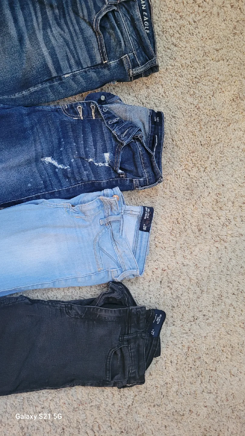 Lot of 4 Jeans: American Eagle, Hollister, Size 2/26 image indicator(2)