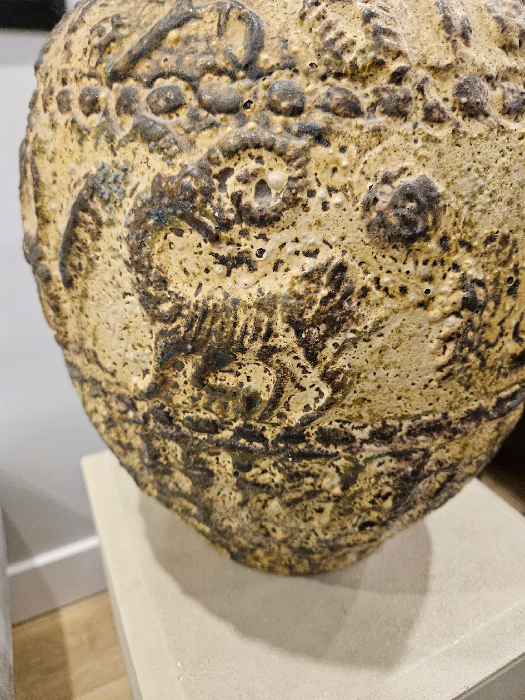 Decorative Beige Vase image indicator(3)