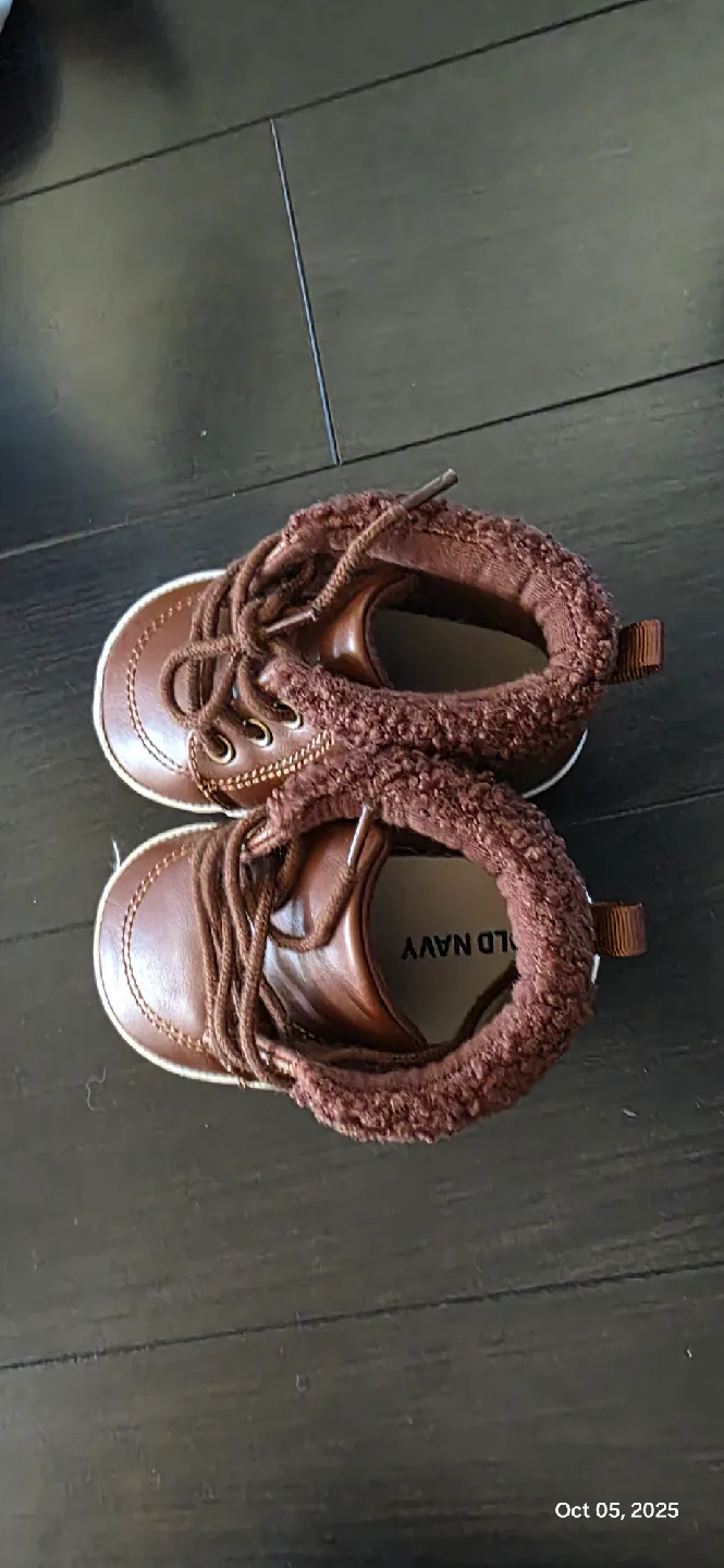 Old Navy Brown Baby Shoes Size 12 image indicator(2)