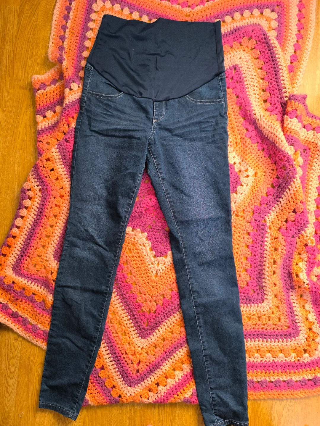 Assorted Maternity clothes image indicator(5)