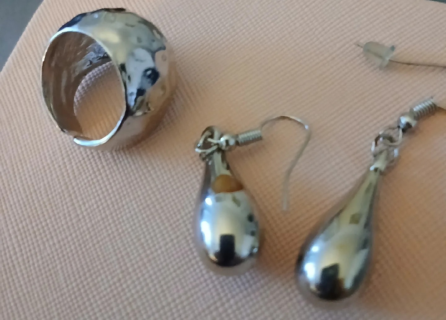 Silver Tone Ring and Teardrop Earrings image indicator(2)