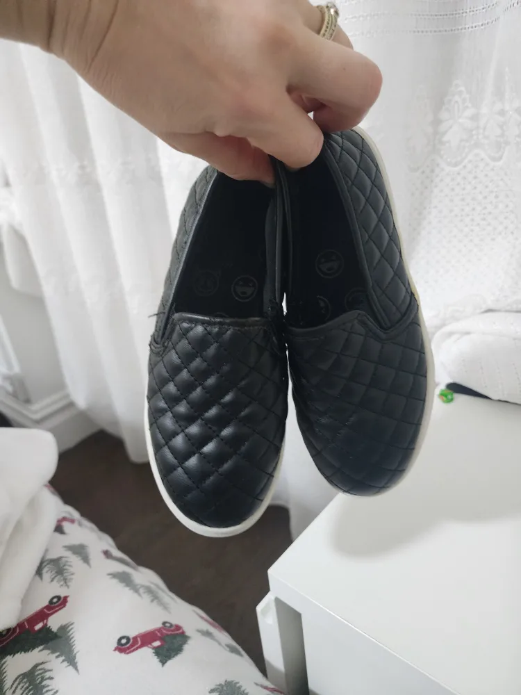 Wonder Stevies Black Quilted Slip-On Shoes for kids size 2 image indicator(2)