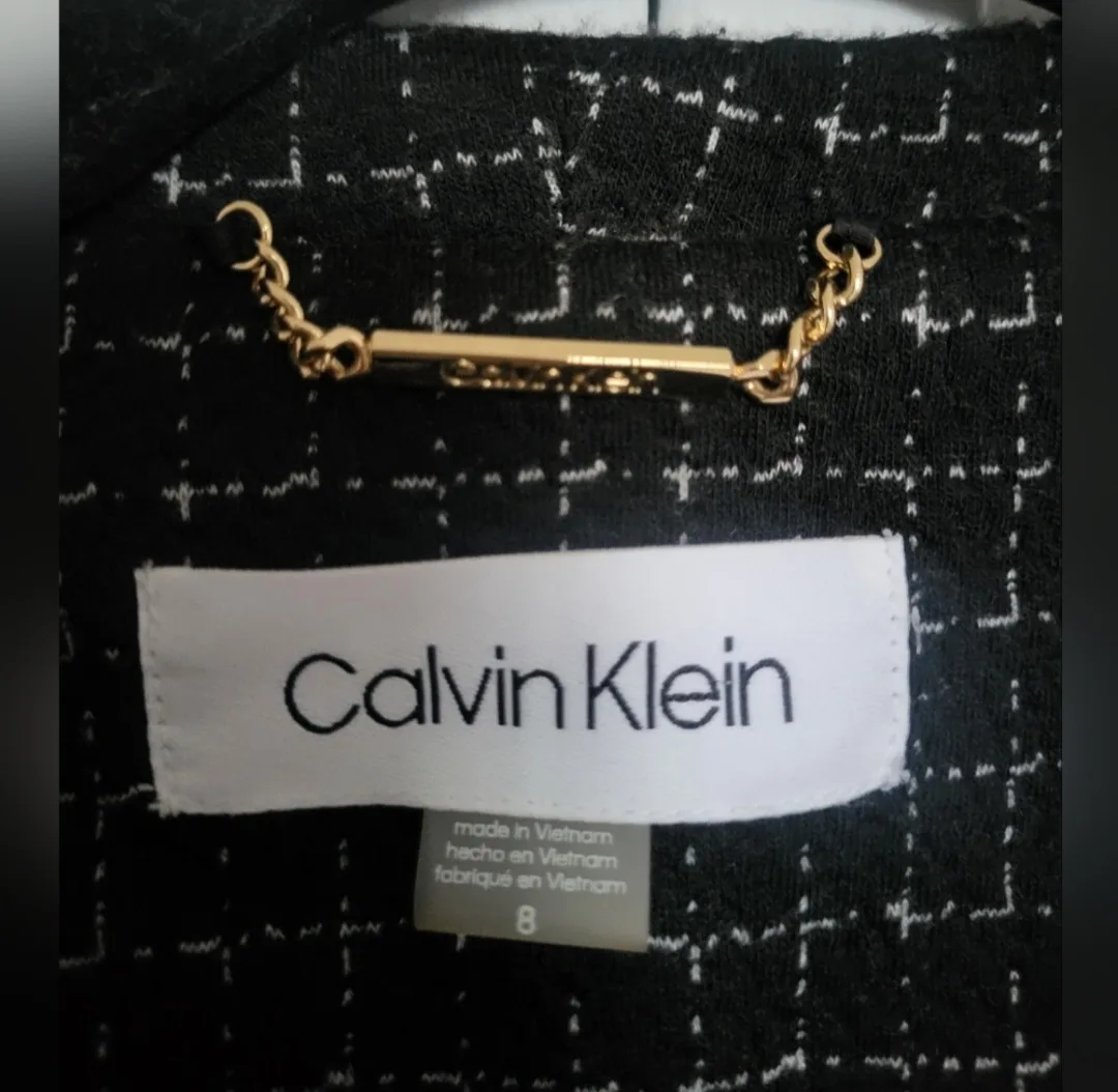 *WEEKLY DECLUTER* Calvin Klein Plaid Blazer - Size 8 image indicator(5)