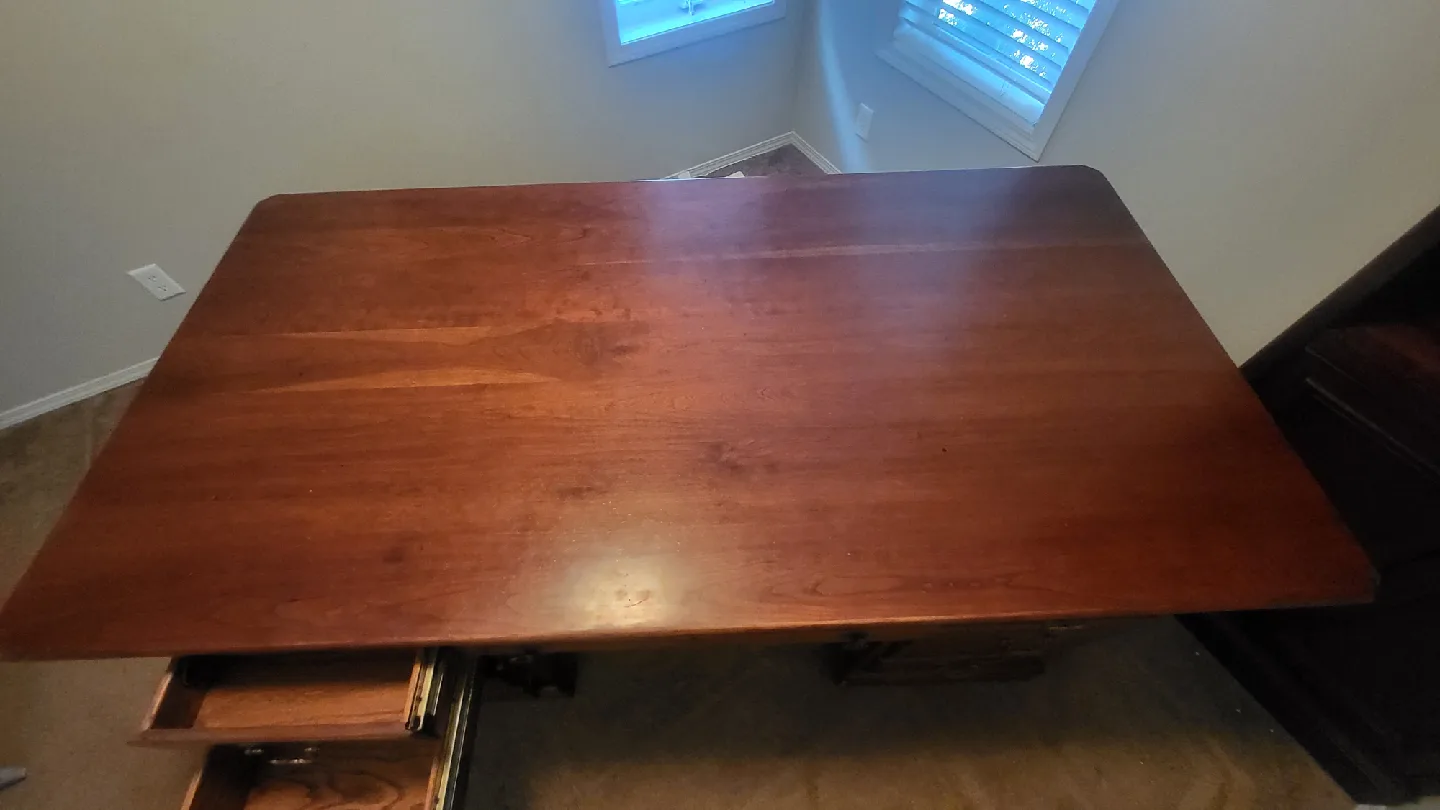 🪵 Solid Wood Executive Desk image indicator(4)