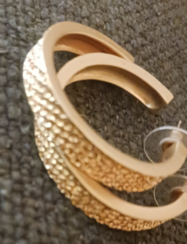 St.john's vintage  Gold Tone Hoop Earrings - photo 2