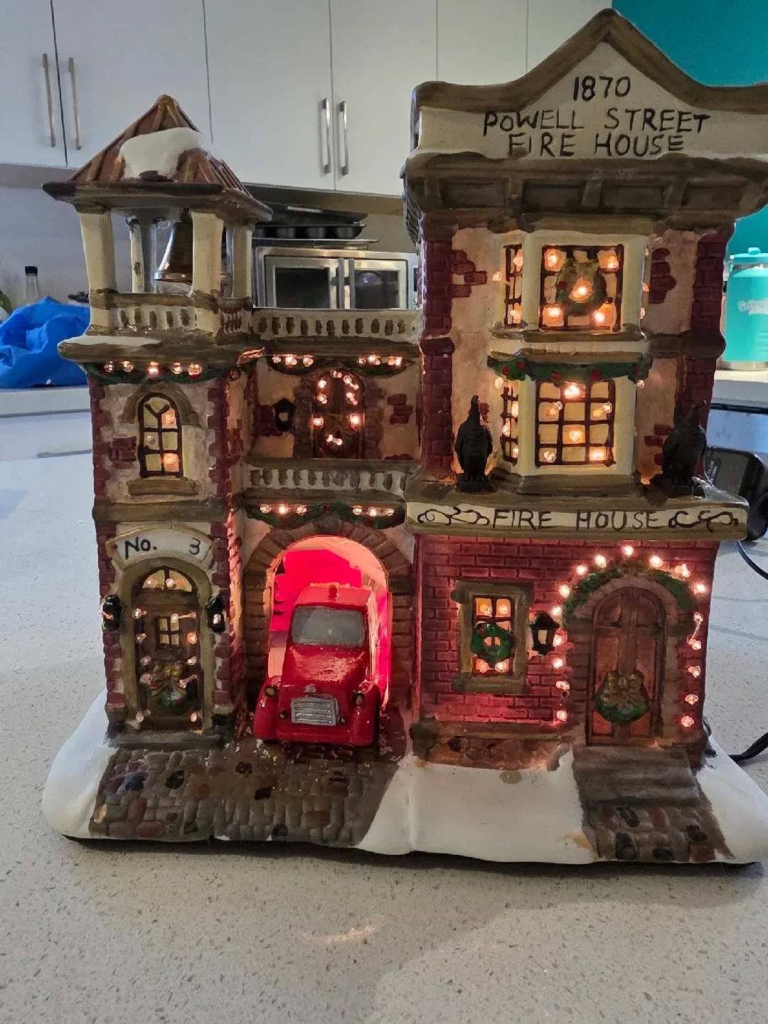 Christmas Village Lighted Buildings image indicator(3)