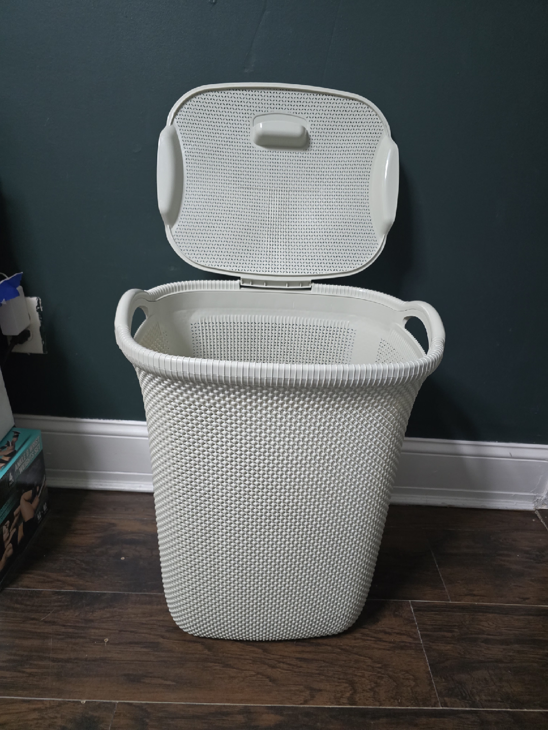 White Wicker Laundry Basket with Lid