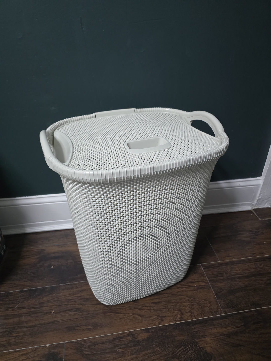 White Wicker Laundry Basket with Lid - photo 3