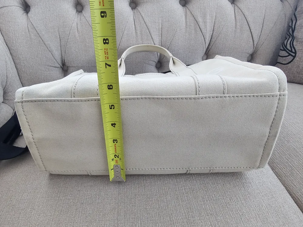 Authentic Marc Jacobs The Tote Bag Medium image indicator(4)