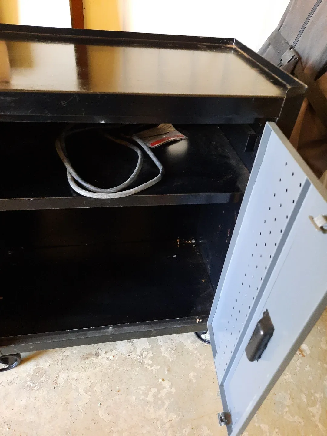 Rolling Tool Cabinet - Black & Grey image indicator(2)