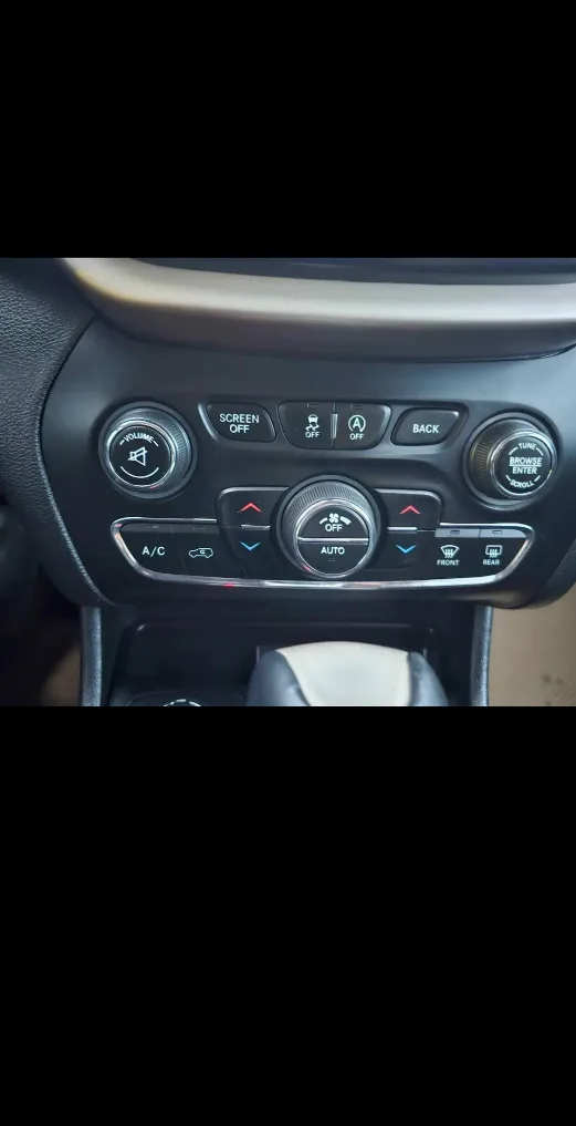 2018 Jeep Cherokee North image indicator(7)
