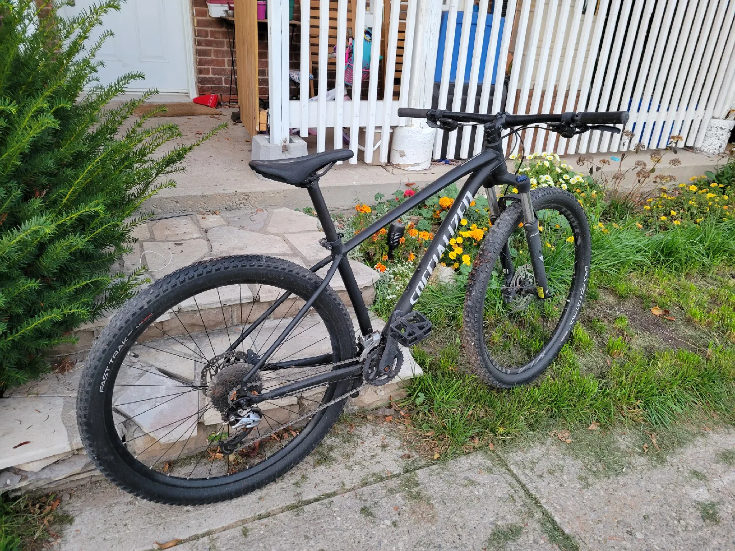 Specialized Rockhopper Mountain Bike image indicator(3)