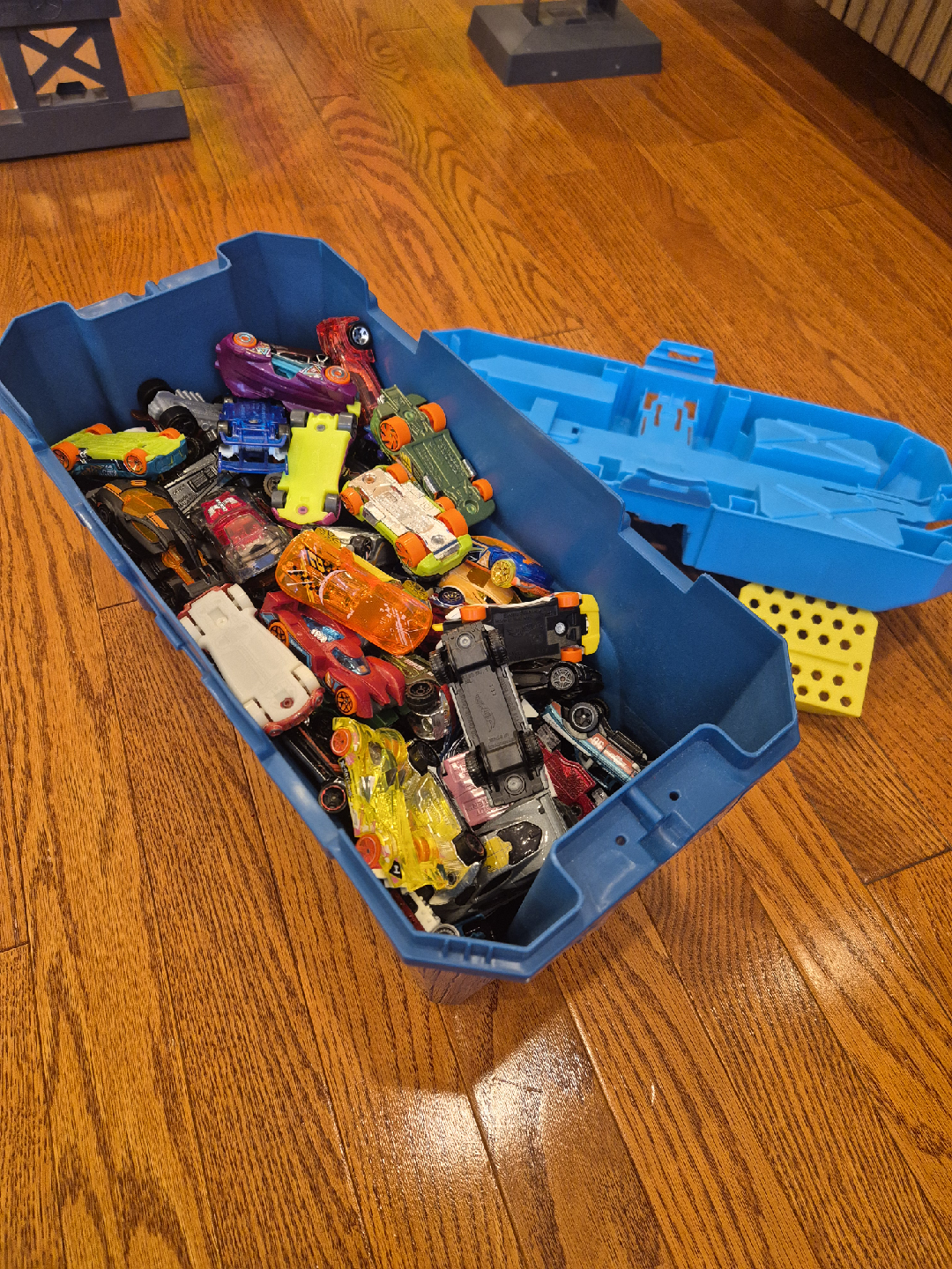 Lot of 93 Hot Wheels Cars - photo 2