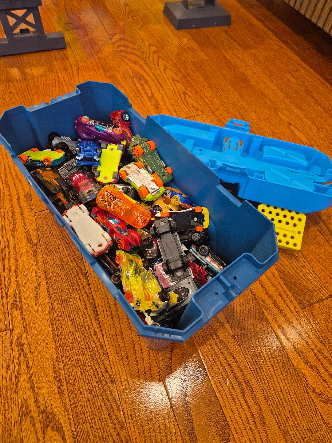 Lot of 93 Hot Wheels Cars image indicator(2)