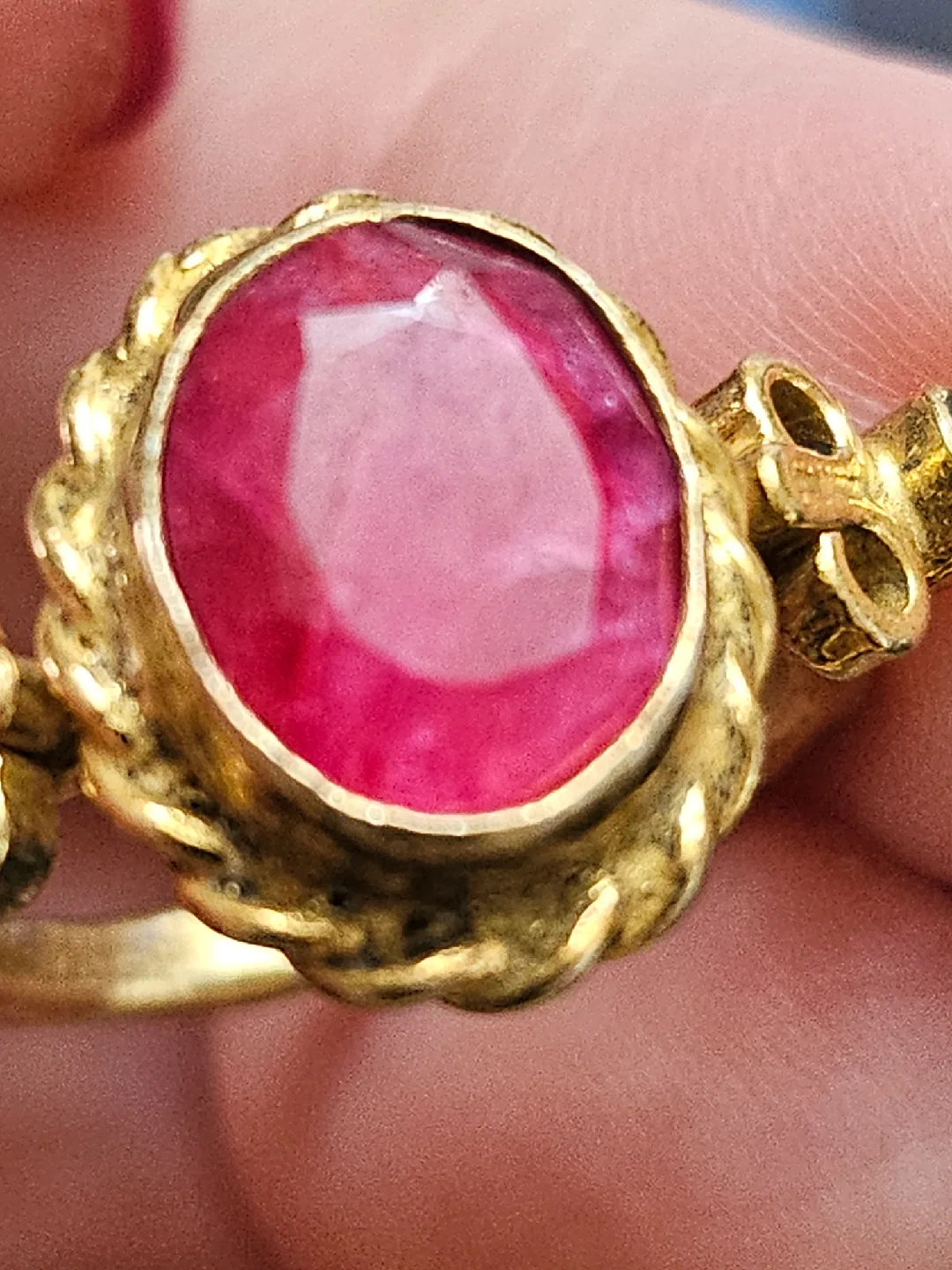 Vintage Gold filled Ring with Ruby image indicator(6)