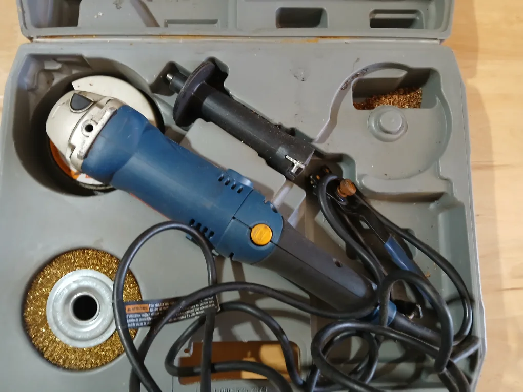 Ryobi Angle Grinder with Case image indicator(6)