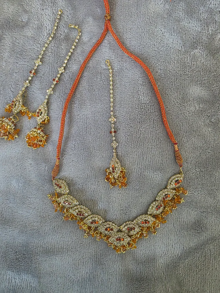 Indian and Pakistani jewelry sets. image indicator(6)