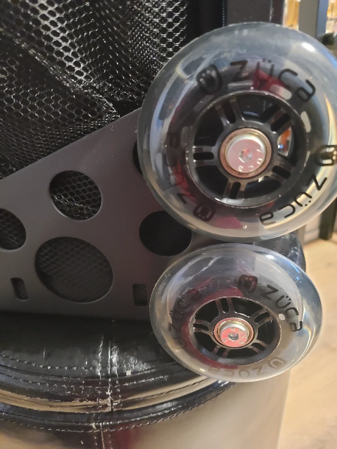 Brand New MAC Zuca rolling makeup bag image indicator(9)