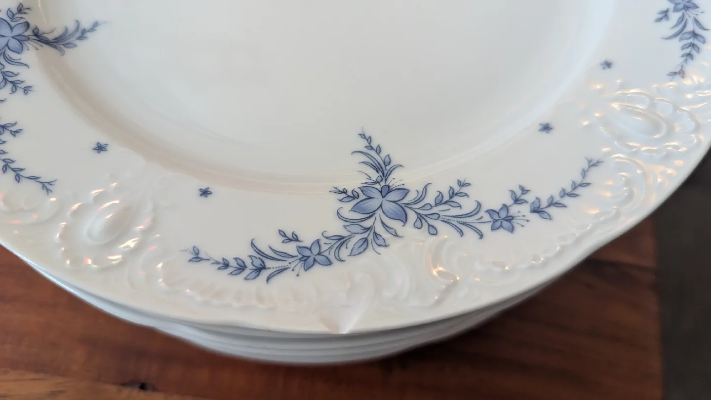 Vintage Mitterteich Bavaria "Monte Carlo" 33-Piece Porcelain Set image indicator(4)