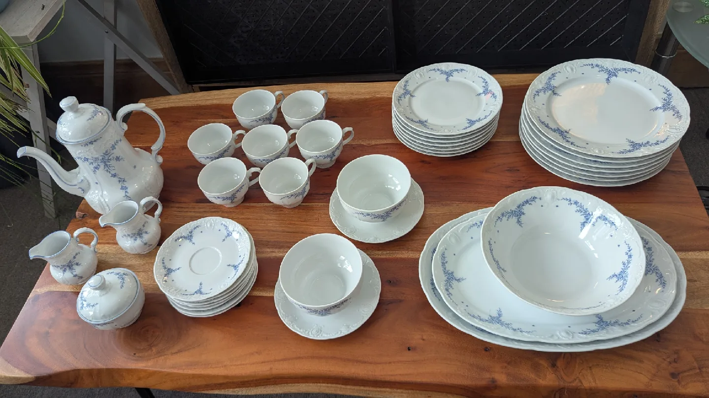 Vintage Mitterteich Bavaria "Monte Carlo" 33-Piece Porcelain Set thumbnail