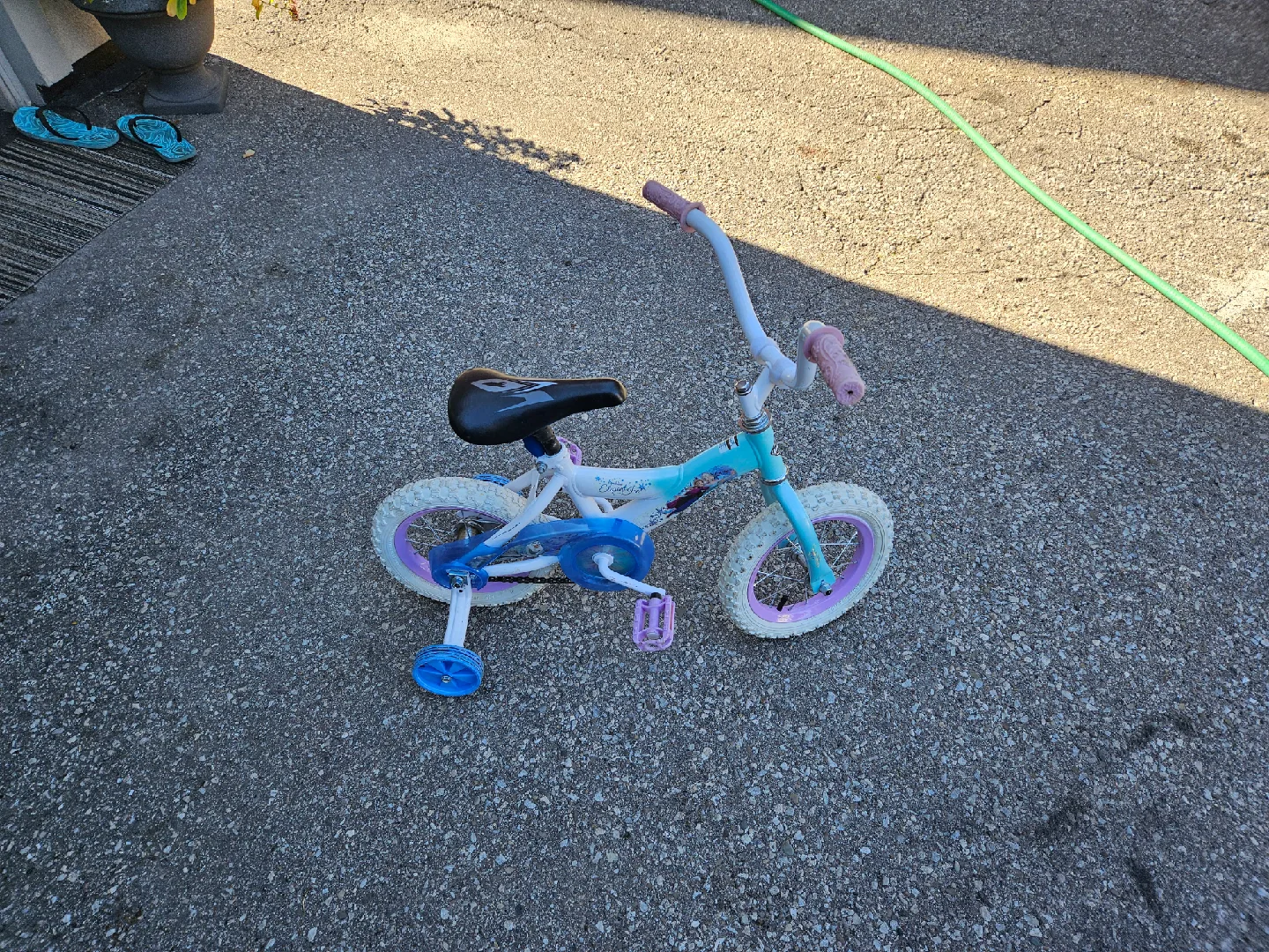 Disney Frozen Kids Bike - Training Wheels thumbnail