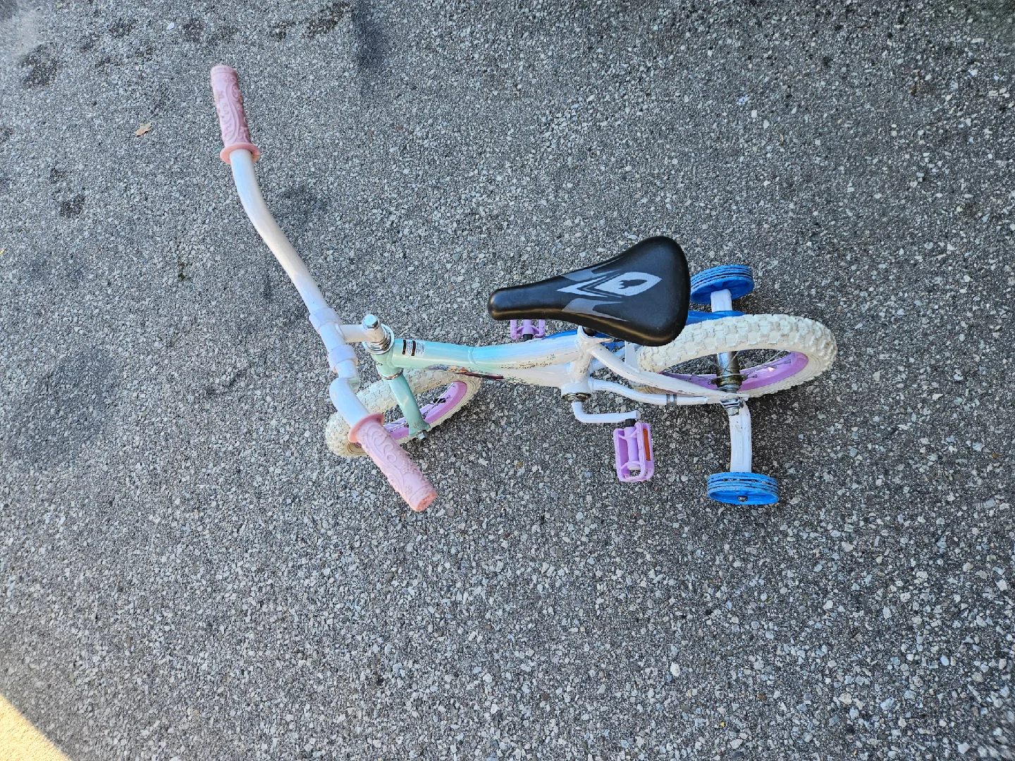 Disney Frozen Kids Bike - Training Wheels image indicator(2)