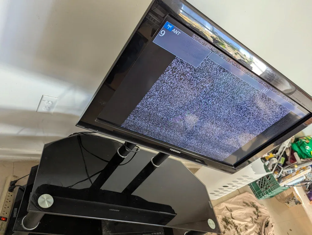 32-in Toshiba flat screen with Toshiba DVD player and stand image indicator(10)