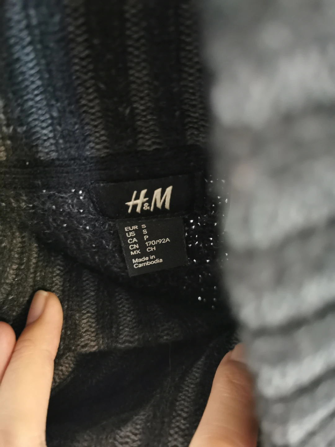 H&M Black Sweater - photo 2