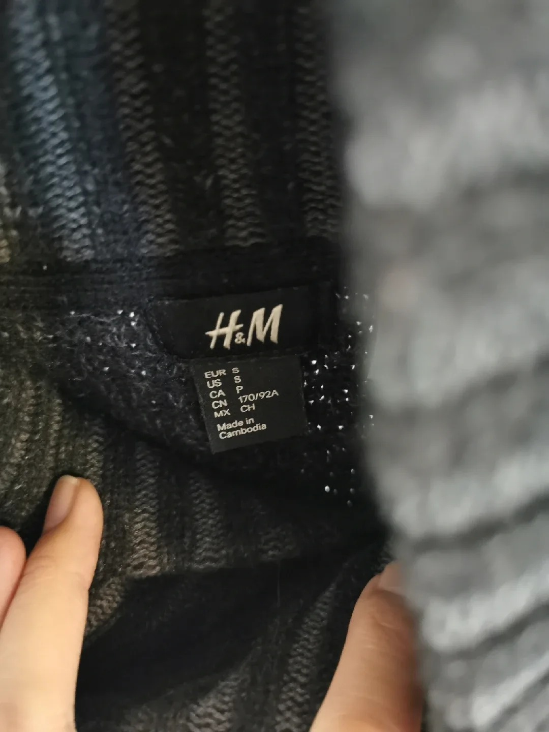 H&M Black Sweater image indicator(2)