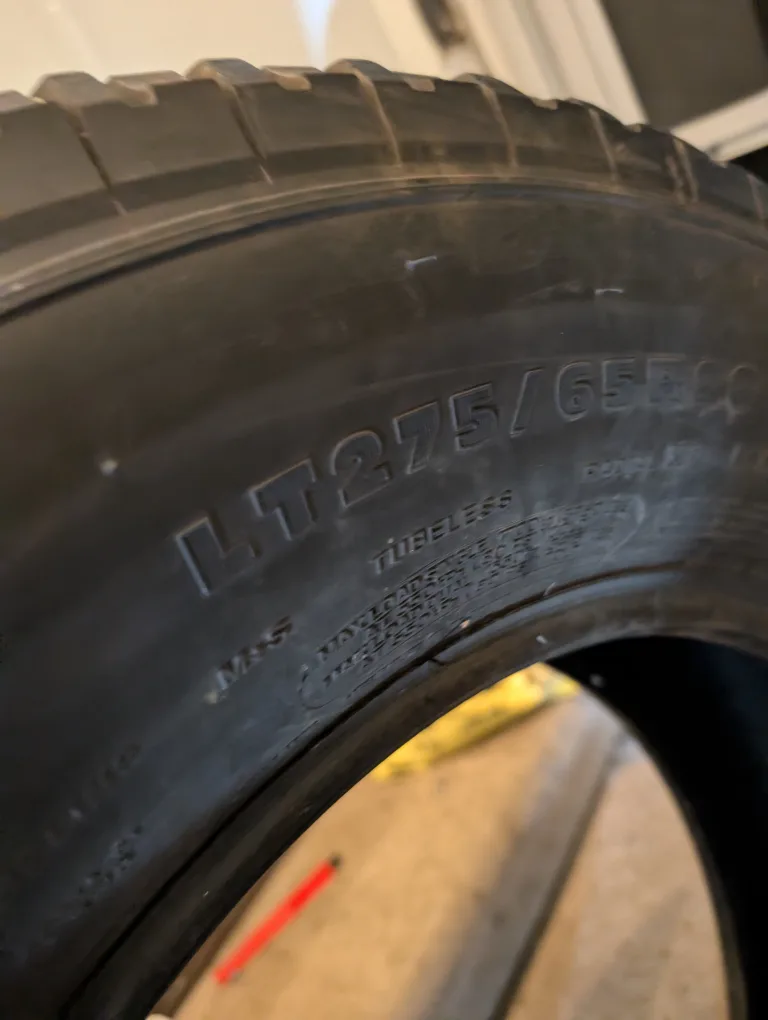 Michelin LT275/65R20 Tire image indicator(2)