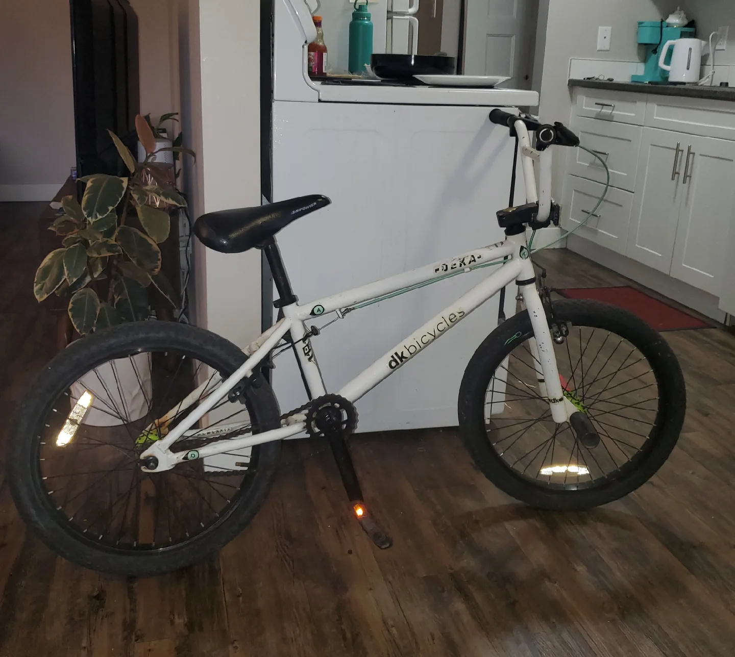 DK Bicycles BMX Bike - White image indicator(4)