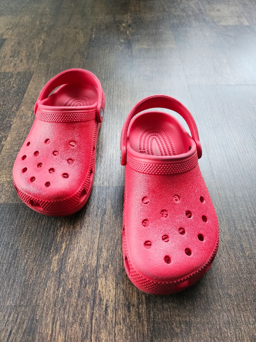 Red Crocs Kids Size 3 thumbnail