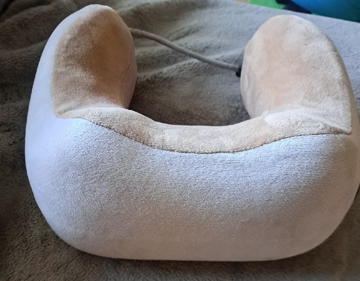 Rechargeable Neck Massage Travel Pillow image indicator(2)