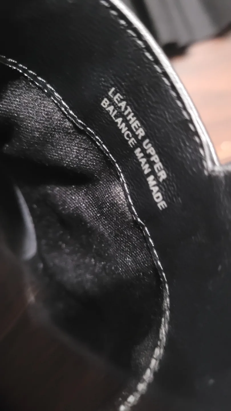 Le Chateau Black Leather Ankle Boots - Size 6 image indicator(6)